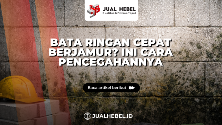 Dinding bata ringan lembap berjamur dengan tumpukan bata ringan