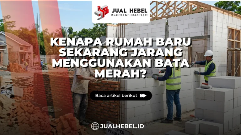 Pekerja proyek perumahan membandingkan pasang dinding bata merah dan bata ringan hebel untuk rumah baru.
