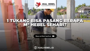 Tukang memasang hebel dengan bantuan kenek dan benang panduan di lokasi pembangunan rumah