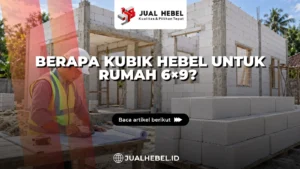 Ilustrasi pekerja menghitung kebutuhan hebel rumah 6x9 dengan denah dan kalkulator