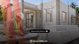 Ilustrasi pekerja menghitung kebutuhan hebel rumah 6x9 dengan denah dan kalkulator