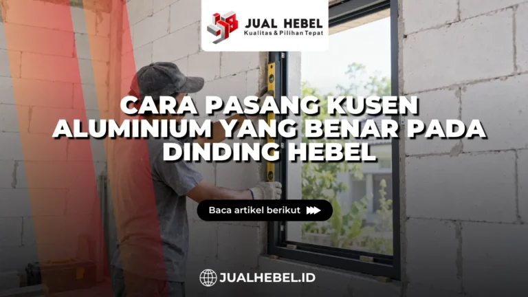 Tukang mengecek kusen aluminium pada dinding hebel menggunakan waterpass